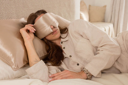 No.25 Anti-Frizz & Crease Defence Pillowcase & Moisture-Lock Mask Duo